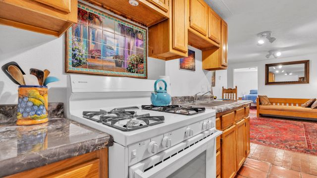 424 Apodaca Hill, Santa Fe, NM 87501