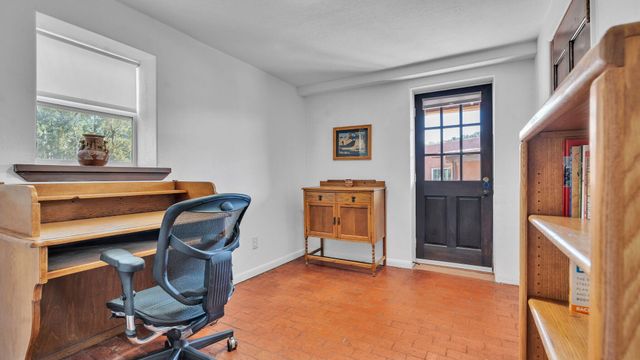 424 Apodaca Hill, Santa Fe, NM 87501