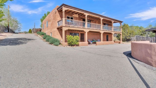 424 Apodaca Hill, Santa Fe, NM 87501