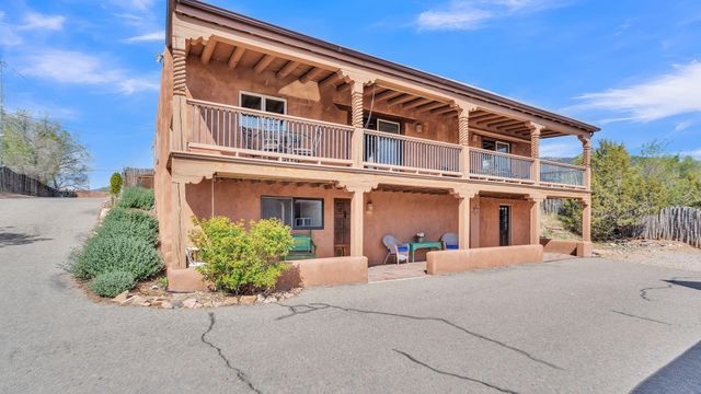 424 Apodaca Hill, Santa Fe, NM 87501