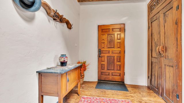 424 Apodaca Hill, Santa Fe, NM 87501