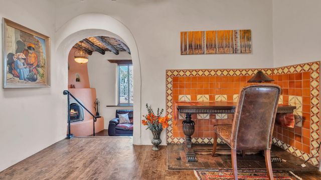 424 Apodaca Hill, Santa Fe, NM 87501