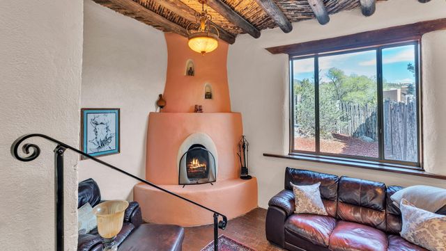 424 Apodaca Hill, Santa Fe, NM 87501