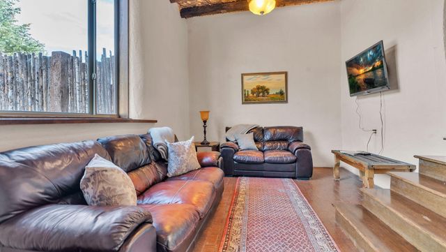 424 Apodaca Hill, Santa Fe, NM 87501