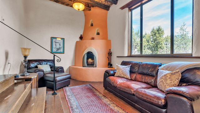 424 Apodaca Hill, Santa Fe, NM 87501