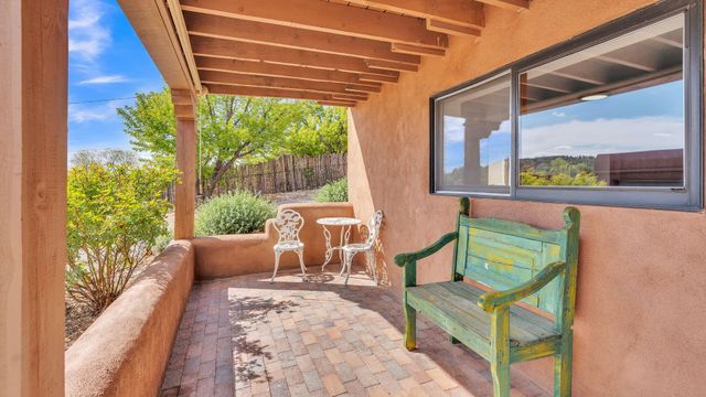 424 Apodaca Hill, Santa Fe, NM 87501