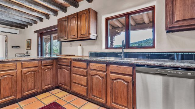 424 Apodaca Hill, Santa Fe, NM 87501