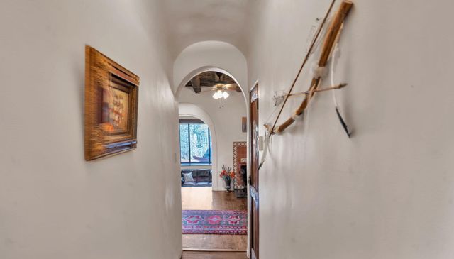 424 Apodaca Hill, Santa Fe, NM 87501