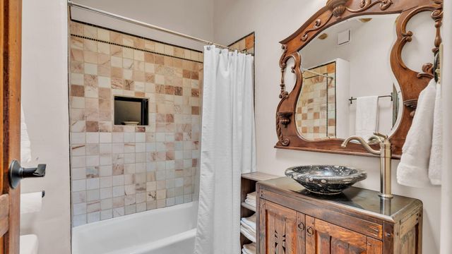 424 Apodaca Hill, Santa Fe, NM 87501