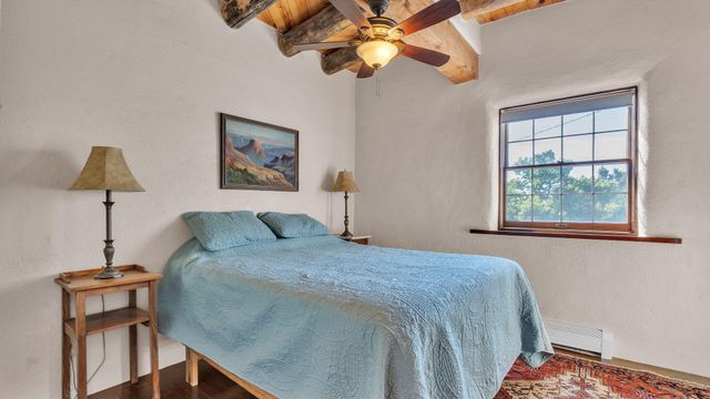 424 Apodaca Hill, Santa Fe, NM 87501