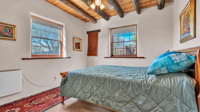 424 Apodaca Hill, Santa Fe, NM 87501
