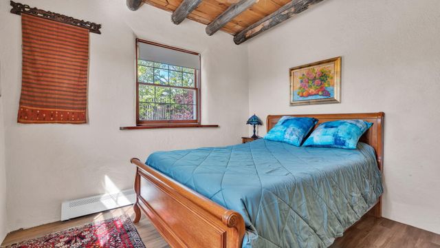 424 Apodaca Hill, Santa Fe, NM 87501