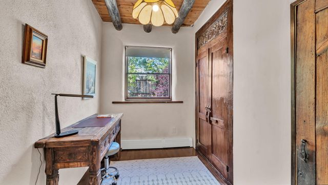 424 Apodaca Hill, Santa Fe, NM 87501