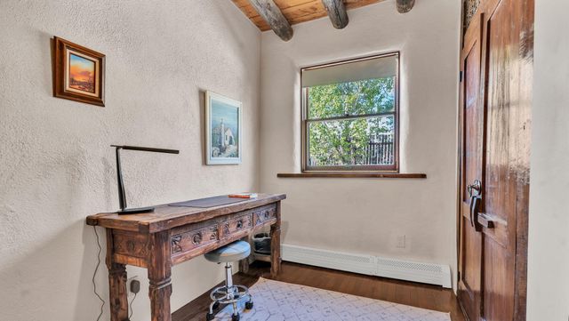 424 Apodaca Hill, Santa Fe, NM 87501