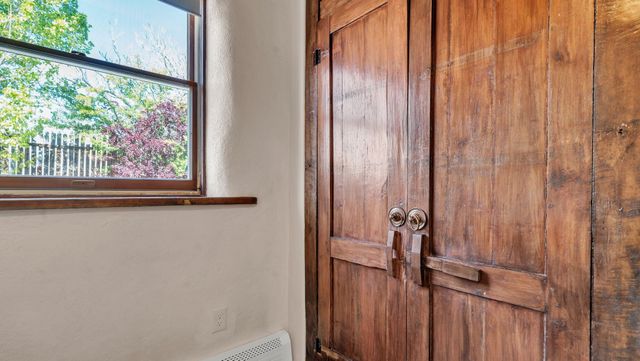 424 Apodaca Hill, Santa Fe, NM 87501