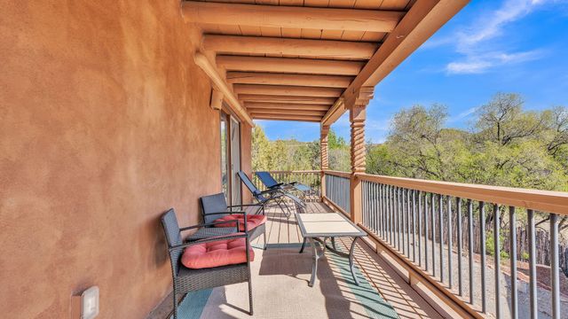 424 Apodaca Hill, Santa Fe, NM 87501