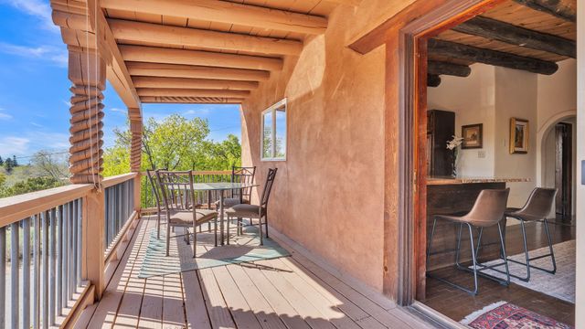 424 Apodaca Hill, Santa Fe, NM 87501