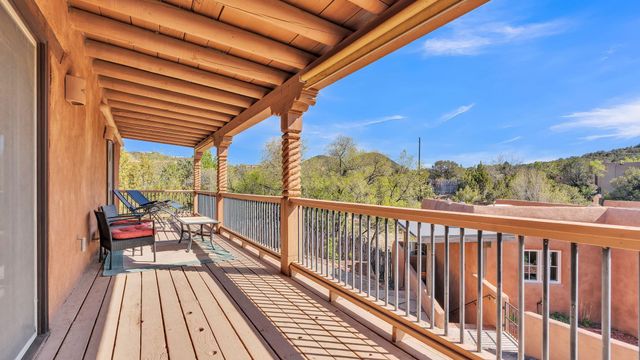 424 Apodaca Hill, Santa Fe, NM 87501
