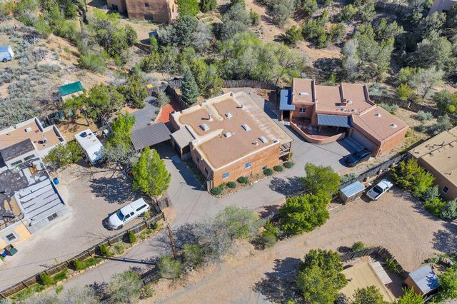424 Apodaca Hill, Santa Fe, NM 87501