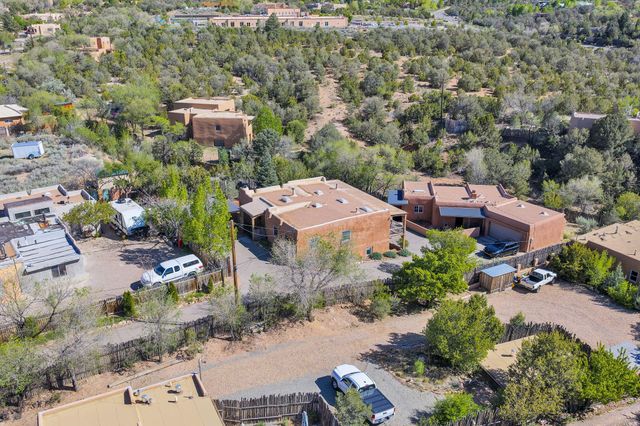 424 Apodaca Hill, Santa Fe, NM 87501