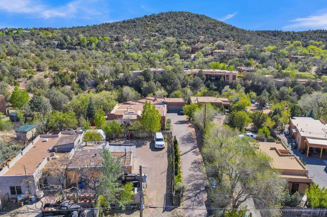 424 Apodaca Hill, Santa Fe, NM 87501