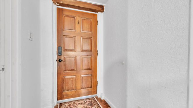 424 Apodaca Hill, Santa Fe, NM 87501