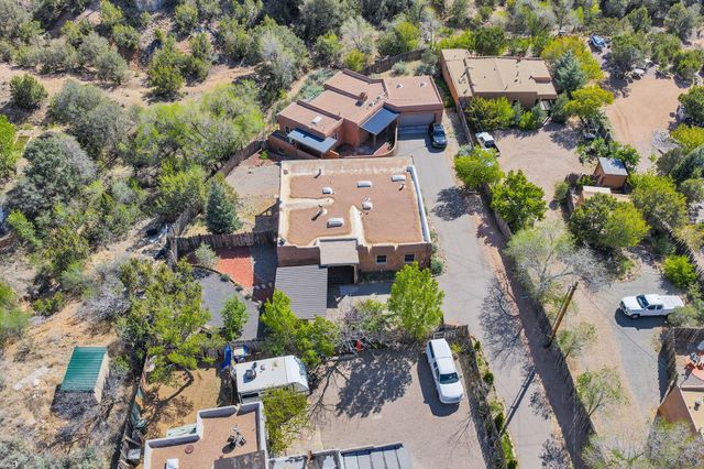 424 Apodaca Hill, Santa Fe, NM 87501