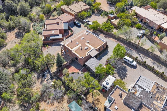 424 Apodaca Hill, Santa Fe, NM 87501