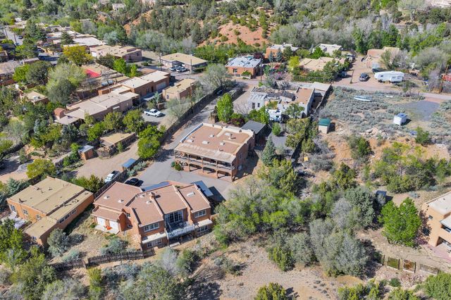 424 Apodaca Hill, Santa Fe, NM 87501