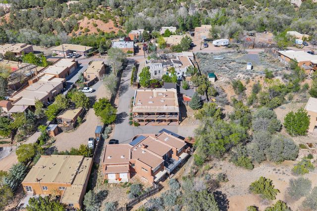 424 Apodaca Hill, Santa Fe, NM 87501