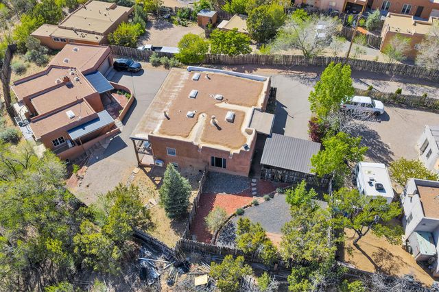 424 Apodaca Hill, Santa Fe, NM 87501