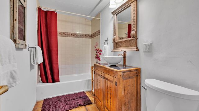 424 Apodaca Hill, Santa Fe, NM 87501