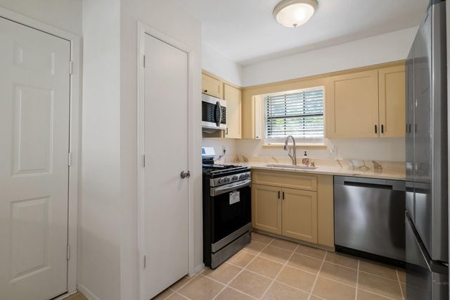 72 Oldstream Court, The Woodlands, TX 77381