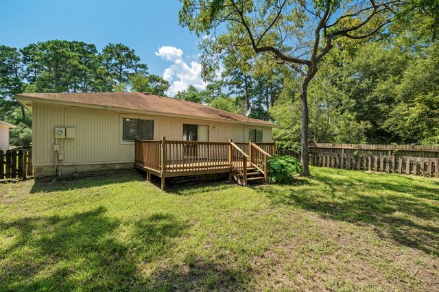 72 Oldstream Court, The Woodlands, TX 77381