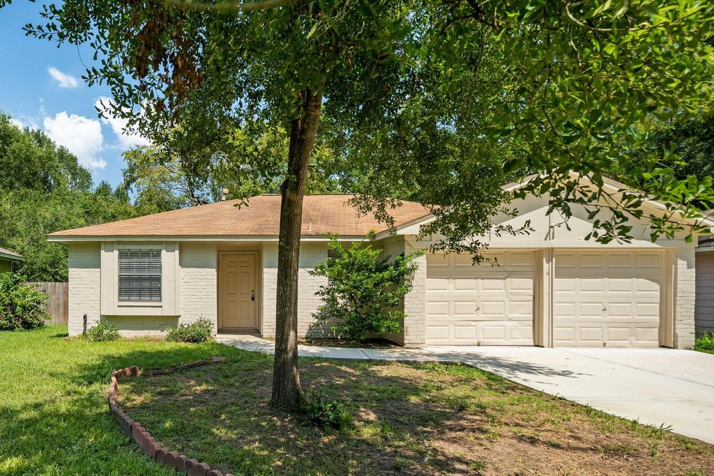72 Oldstream Court, The Woodlands, TX 77381