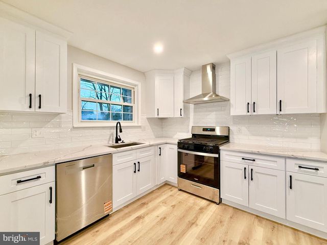 4 ALTAIR CT, Turnersville, NJ 08012