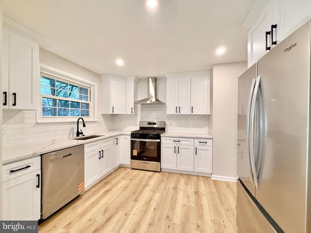 4 ALTAIR CT, Turnersville, NJ 08012