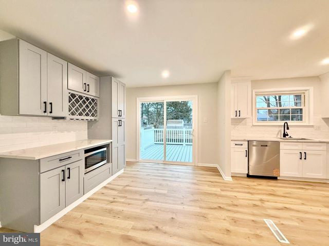 4 ALTAIR CT, Turnersville, NJ 08012