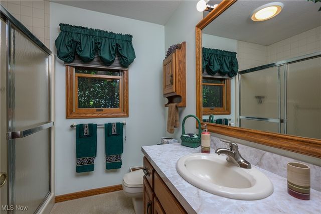 986 S Azalea Boulevard, Barberton, OH 44203