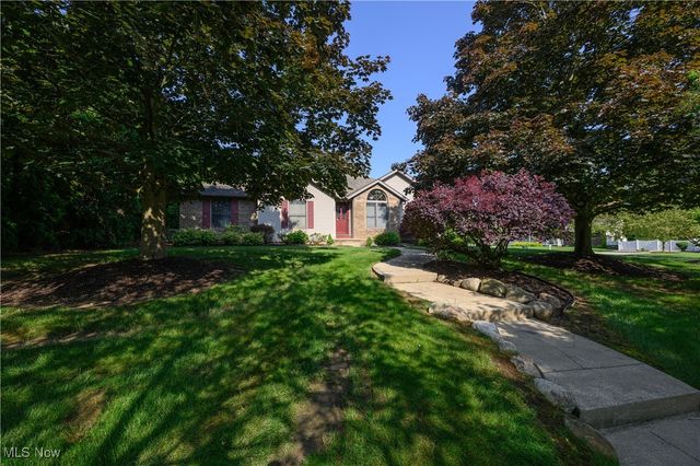 986 S Azalea Boulevard, Barberton, OH 44203