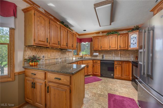 986 S Azalea Boulevard, Barberton, OH 44203