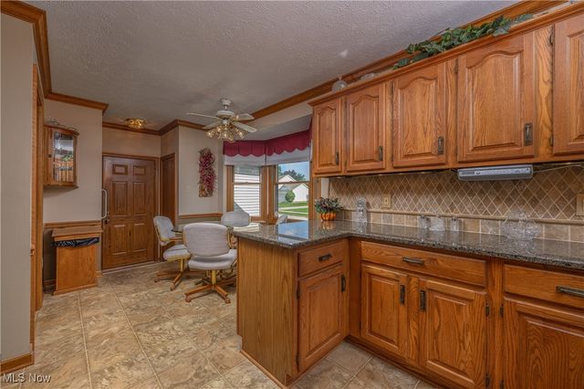 986 S Azalea Boulevard, Barberton, OH 44203