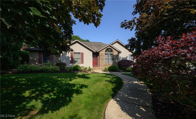 986 S Azalea Boulevard, Barberton, OH 44203