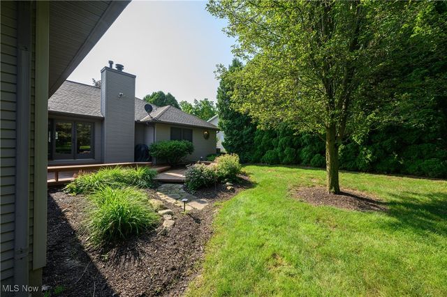 986 S Azalea Boulevard, Barberton, OH 44203