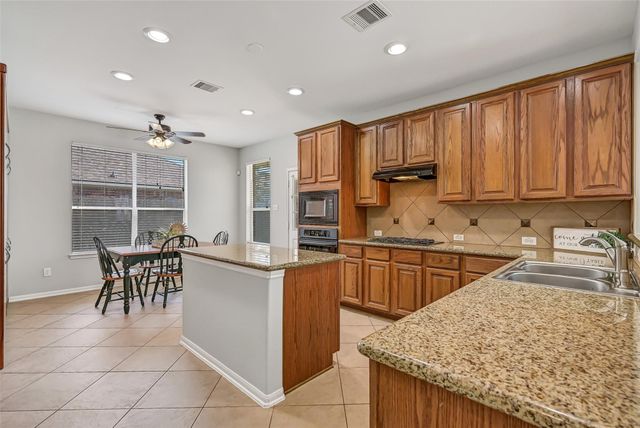 1902 Highland Point Court, Pearland, TX 77581
