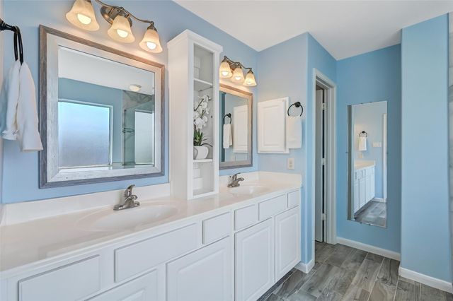 1902 Highland Point Court, Pearland, TX 77581