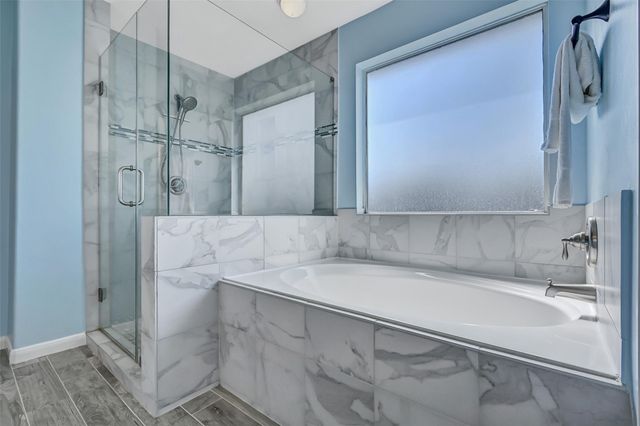 1902 Highland Point Court, Pearland, TX 77581