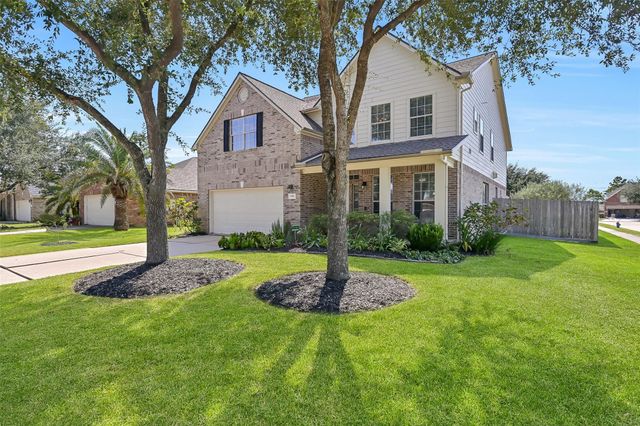 1902 Highland Point Court, Pearland, TX 77581