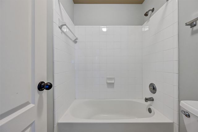 1902 Highland Point Court, Pearland, TX 77581