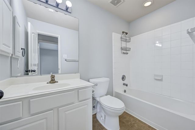 1902 Highland Point Court, Pearland, TX 77581